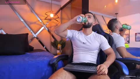 Yiyo online show from 04/25/26, 04:26