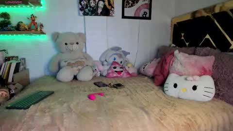 Snapshot of yluismag chatting on 09/27/25, 06:51 lucy online show from 09/27/25, 06:51