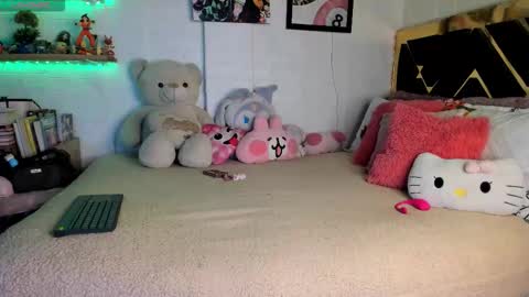 Snapshot of yluismag chatting on 10/06/25, 08:34 lucy online show from 10/06/25, 08:34