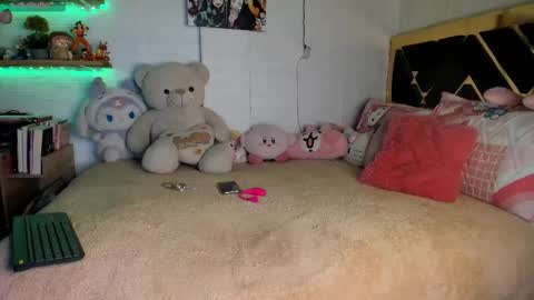 Snapshot of yluismag chatting on 11/11/25, 07:52 lucy online show from 11/11/25, 07:52