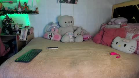 Snapshot of yluismag chatting on 11/18/25, 06:18 lucy online show from 11/18/25, 06:18