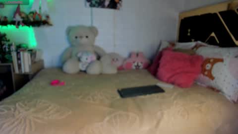 Snapshot of yluismag chatting on 11/24/25, 07:19 lucy online show from 11/24/25, 07:19