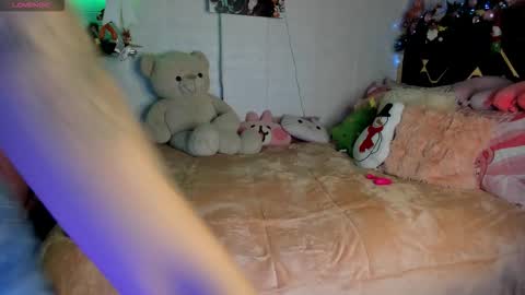 Snapshot of yluismag chatting on 12/04/25, 04:22 lucy online show from 12/04/25, 04:22