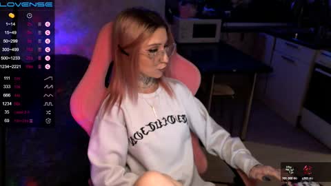 Snapshot of yngmilf_ chatting on 01/17/25, 12:20     online show from 01/17/25, 12:20