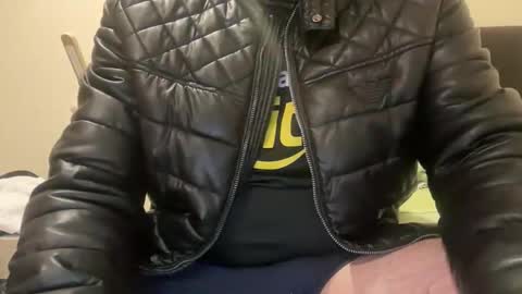 Snapshot of ynholeather chatting on 12/18/25, 02:39 Leather online show from 12/18/25, 02:39