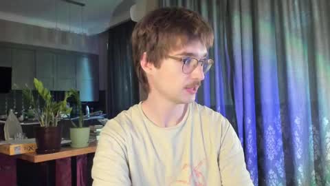 Snapshot of yoga_pizza_420 chatting on 05/19/26, 03:35 Max online show from 05/19/26, 03:35