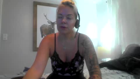 Snapshot of yogimilflover chatting on 09/26/25, 03:16 Yogiblondebangme online show from 09/26/25, 03:16