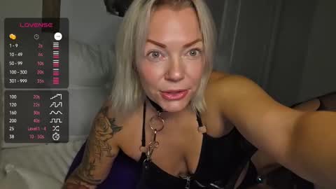 Snapshot of yogimilflover chatting on 10/20/25, 08:59 Yogiblondebangme online show from 10/20/25, 08:59