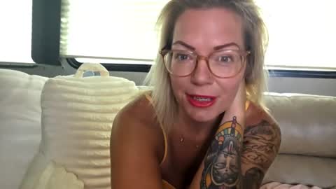 Snapshot of yogimilflover chatting on 06/19/26, 12:53 Yogiblondebangme online show from 06/19/26, 12:53
