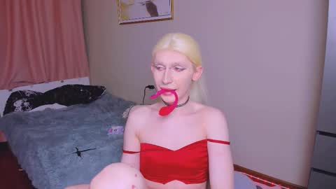 Snapshot of yoi_mika chatting on 12/22/25, 07:00 Mikaella - Mika online show from 12/22/25, 07:00