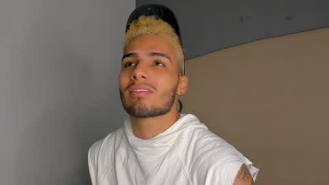 Snapshot of yoi_olimpo chatting on 12/13/24, 12:06 Yoi Olimpo online show from 12/13/24, 12:06