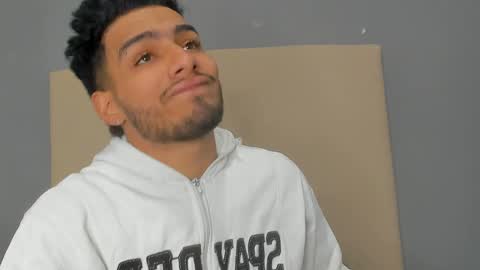 Snapshot of yoi_olimpo chatting on 01/29/25, 12:02 Yoi Olimpo online show from 01/29/25, 12:02