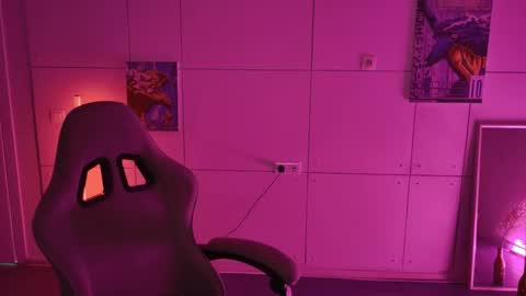 Snapshot of yoka_paradoxxx chatting on 12/18/25, 05:24 yoka_paradoxxx online show from 12/18/25, 05:24