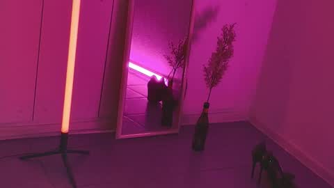 Snapshot of yoka_paradoxxx chatting on 12/23/25, 05:05 yoka_paradoxxx online show from 12/23/25, 05:05