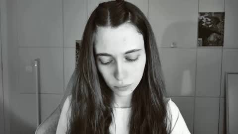 Snapshot of yoka_paradoxxx chatting on 01/15/26, 01:37 yoka_paradoxxx online show from 01/15/26, 01:37