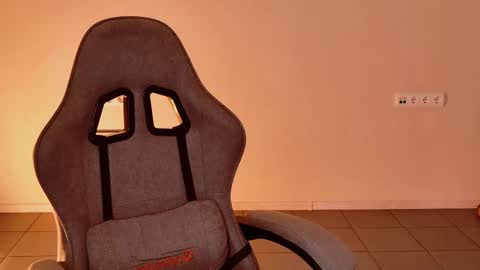 Snapshot of yoka_paradoxxx chatting on 02/18/26, 09:05 yoka_paradoxxx online show from 02/18/26, 09:05