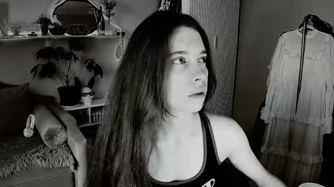 yoka_paradoxxx online show from 05/06/26, 10:53