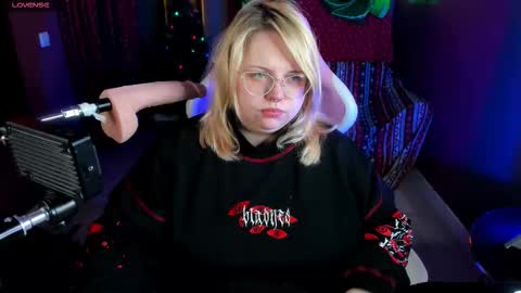 Snapshot of yoki_shizuko chatting on 12/22/25, 06:21 Yoki online show from 12/22/25, 06:21