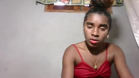 Snapshot of yolandrina05 chatting on 10/28/25, 01:58 yolandrina05 online show from 10/28/25, 01:58