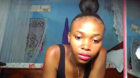 Snapshot of yolandrina05 chatting on 11/11/25, 03:45 yolandrina05 online show from 11/11/25, 03:45