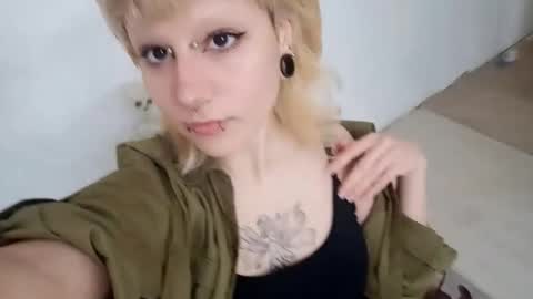 Lilly online show from 12/05/25, 04:25