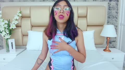 Yommi Winx online show from 12/23/24, 08:03