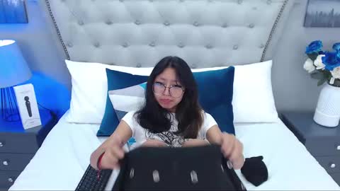 Yommi Winx online show from 03/11/25, 08:09