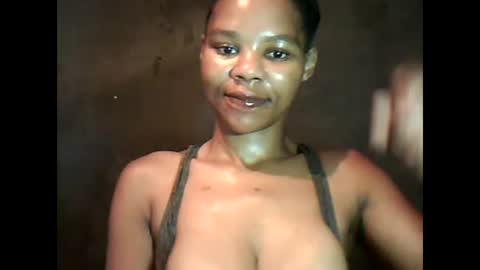 Snapshot of yoncexx25 chatting on 12/23/24, 05:06 amazingkellyxx online show from 12/23/24, 05:06