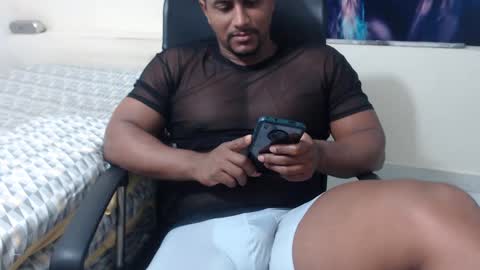 Snapshot of yordanocleys chatting on 02/25/25, 02:03 yordanocleys online show from 02/25/25, 02:03