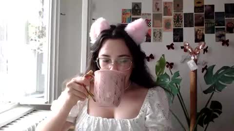 Snapshot of you_aurora chatting on 07/19/26, 01:04 Aurora online show from 07/19/26, 01:04