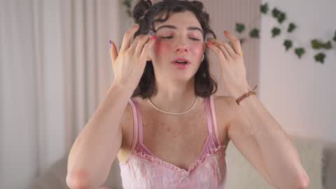 Elizabeth brunette -- Darline blonde  online show from 12/12/24, 07:30