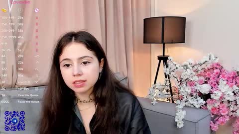 Elizabeth brunette -- Darline blonde  online show from 09/18/25, 10:39