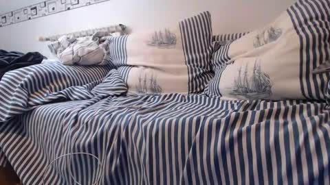 Snapshot of youandme1999 chatting on 11/07/25, 01:44 youandme1999 online show from 11/07/25, 01:44