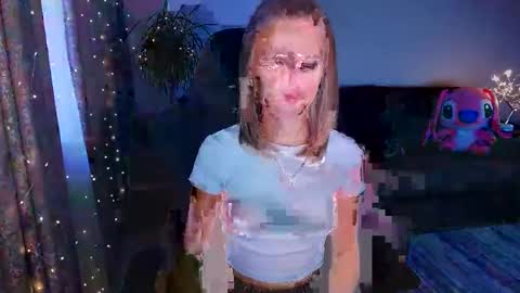 Snapshot of youdreamm chatting on 12/03/24, 12:38 Bella online show from 12/03/24, 12:38