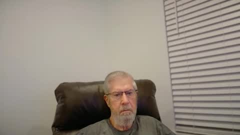 Colorado Guy Straight online show from 12/21/25, 12:01