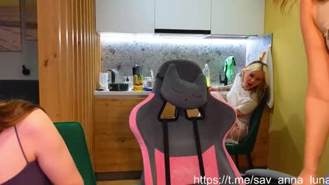 Snapshot of younona chatting on 02/19/26, 04:14 Anna and Luna online show from 02/19/26, 04:14