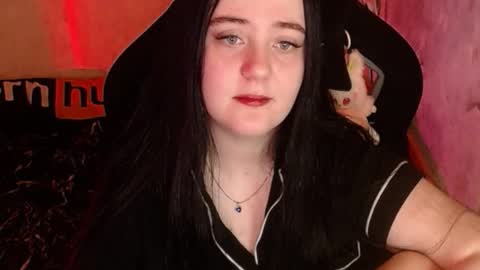 your_8a8y online show from 12/15/25, 02:32