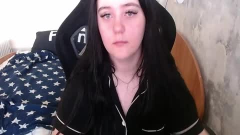 Snapshot of your_8a8y chatting on 04/17/26, 05:21 your_8a8y online show from 04/17/26, 05:21
