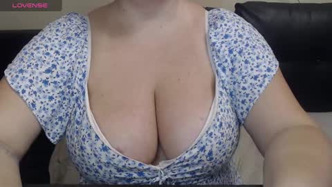 Snapshot of your__maria chatting on 12/10/24, 04:34 Maria Love online show from 12/10/24, 04:34