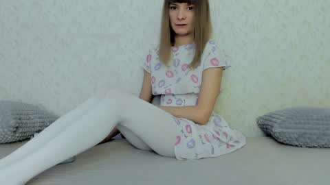 Snapshot of your_caramelka chatting on 12/03/24, 05:31 Lily online show from 12/03/24, 05:31