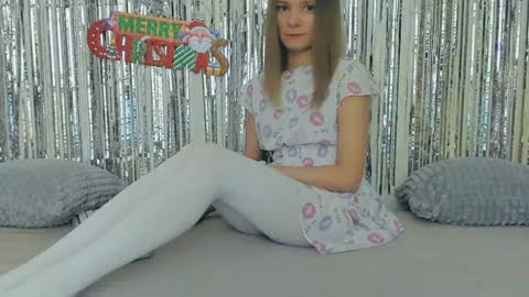 Snapshot of your_caramelka chatting on 12/24/24, 10:22 Lily online show from 12/24/24, 10:22