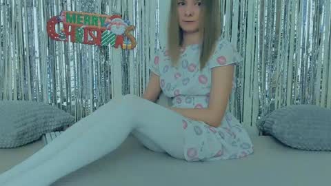 Snapshot of your_caramelka chatting on 12/27/24, 05:20 Lily online show from 12/27/24, 05:20