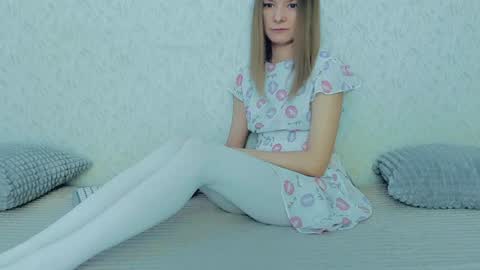 Snapshot of your_caramelka chatting on 02/06/25, 05:25 Lily online show from 02/06/25, 05:25