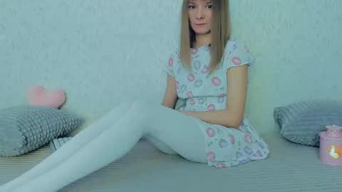 Snapshot of your_caramelka chatting on 02/16/25, 05:04 Lily online show from 02/16/25, 05:04