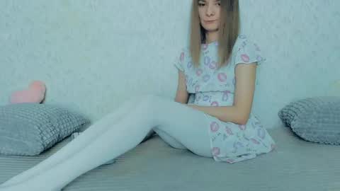 Snapshot of your_caramelka chatting on 02/18/25, 12:06 Lily online show from 02/18/25, 12:06
