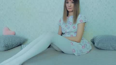 Snapshot of your_caramelka chatting on 02/19/25, 05:16 Lily online show from 02/19/25, 05:16