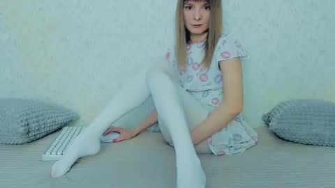 Snapshot of your_caramelka chatting on 02/23/25, 10:28 Lily online show from 02/23/25, 10:28