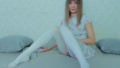 Snapshot of your_caramelka chatting on 03/05/25, 06:12 Lily online show from 03/05/25, 06:12