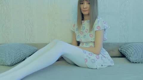 Snapshot of your_caramelka chatting on 03/08/25, 10:00 Lily online show from 03/08/25, 10:00