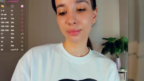 Snapshot of your_desssert chatting on 03/15/26, 10:43 Lina online show from 03/15/26, 10:43